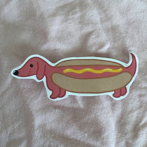 Naklejka z hot dogiem, naklejka ze zwierzęciem, naklejka z jedzeniem, naklejka z kalamburem, naklejka na laptopa, naklejka na butelkę z wodą, naklejka z psem, naklejka ze szczeniakiem, słodka