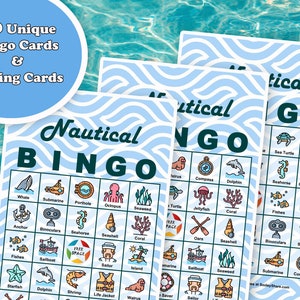Pode incluir: Um conjunto de quatro cartões de bingo náuticos azuis e brancos com uma variedade de imagens com tema marítimo, incluindo uma baleine, um submarino, uma escotilha, um polvo, algas marinhas, uma âncora, binóculos, um cavalo-marinho, uma concha, coral, peixes, um veleiro, um marinheiro, uma ilha, uma estrela do mar, um golfinho, camarões, um colete salva-vidas, uma morsa, uma bússola, uma tartaruga, uma água-viva, remos, uma arraia e um tanque de oxigênio. Os cartões são intitulados "Bingo Náutico".