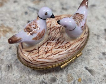 Vtg Limoges Francia La Reine Peint Main Bird Porcelana Caja de baratijas pintada a mano