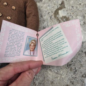 Muñeca Laurie de Madame Alexander de Mujercitas, 10 pulgadas, traje de niño coleccionable imagen 7