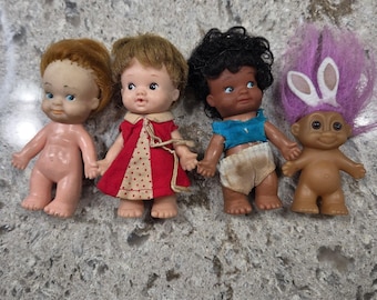 Bambole vintage in stile Kewpie di Hong Kong, piccoli giocattoli di plastica, lotto di 4