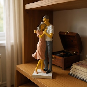 Romantic Couple Statue | Hand Painted Figurine | Anniversary Gift for  Her Him | Lovers Home Decor | Valentines Day Gift