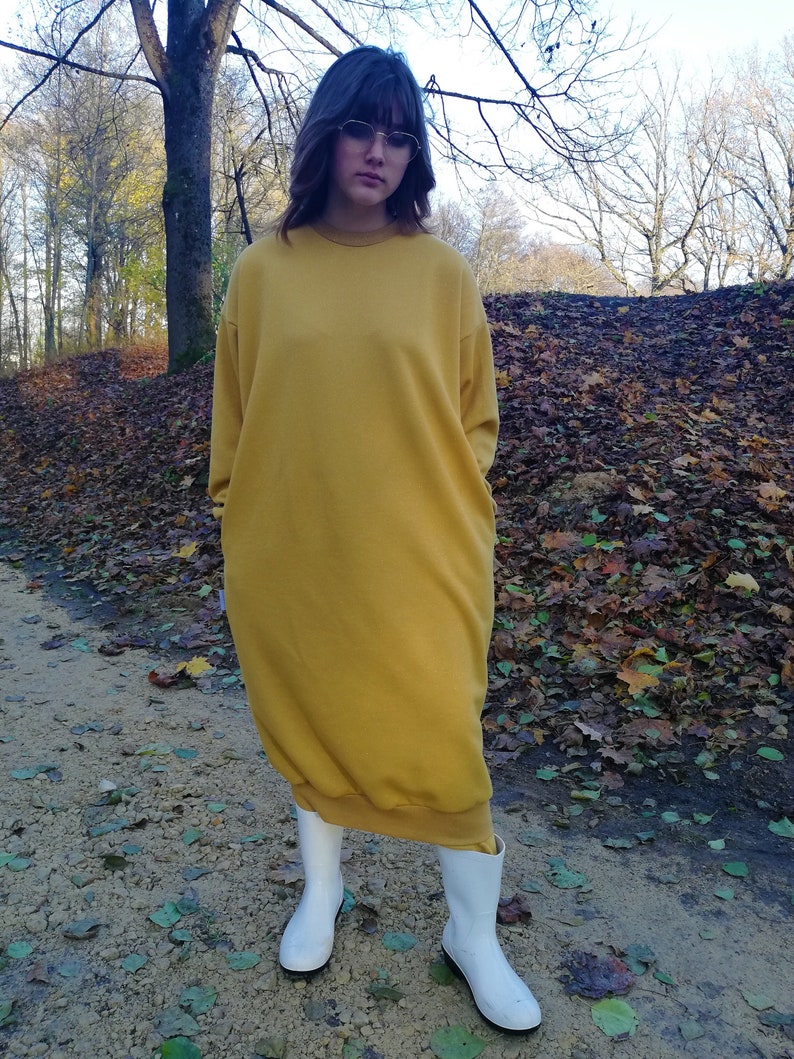 Robe Sweatshirt Midi avec poches, Robe dhiver chaude avec brillance, Robe Sweatshirt jaune, Robe Sweatshirt confortable pour un mode de vie actif image 5