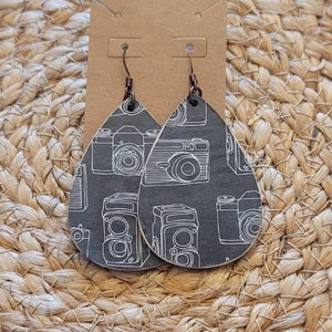 Holz Damen Ohrringe, Kamera Ohrringe, baumeln Tropfen Ohrringe, Tropfen Ohrringe, Geschenk für Fotografen, ich liebe Kameras, Fotografen, Kunst