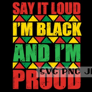 Può includere: Grafica rossa, gialla e verde con il testo "Say it loud I'm Black and I'm Proud" in un font usurato.