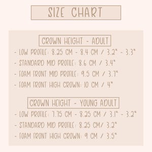 a size chart that provides the height measurements for different age groups, including young adults and adults. The chart lists the heights for various crown heights, such as 8.25 cm, 8.4 cm, 3.2 cm, 3.3 cm, and 3.5 cm. The chart is designed to help people determine the appropriate crown height based on their age.