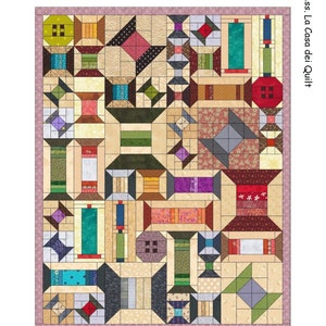 Può includere: Un modello di trapunta colorato con una varietà di forme geometriche e disegni. La trapunta è composta da quadrati e rettangoli in tonalità di rosso, verde, blu, giallo e marrone. La trapunta misura 33 pollici per 42 pollici.