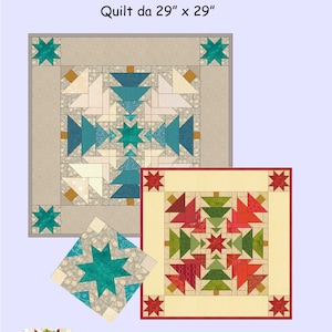 Peut inclure: Un modèle de courtepointe en patchwork avec un motif d'arbre de Noël dans des tons de vert, rouge et blanc. La courtepointe mesure 74 cm x 74 cm. Le texte "Apettando Natale 2021" est en haut de l'image.