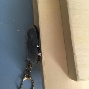 Trying to show how thin the pendant is.
