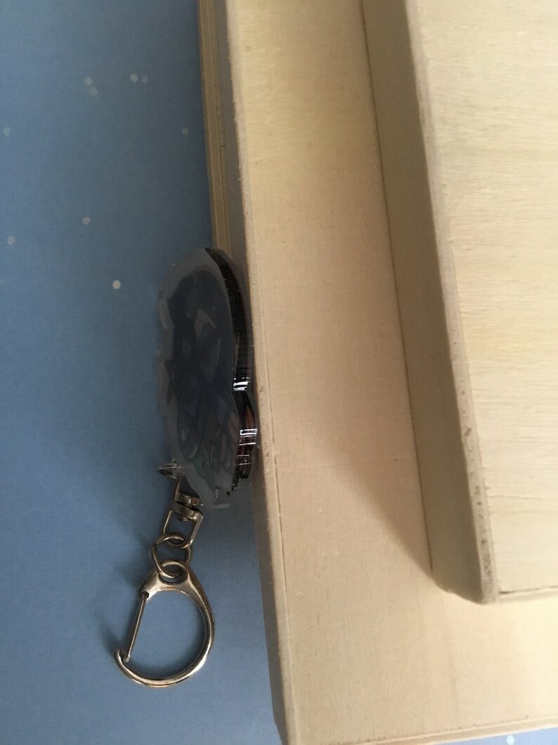 Trying to show how thin the pendant is.