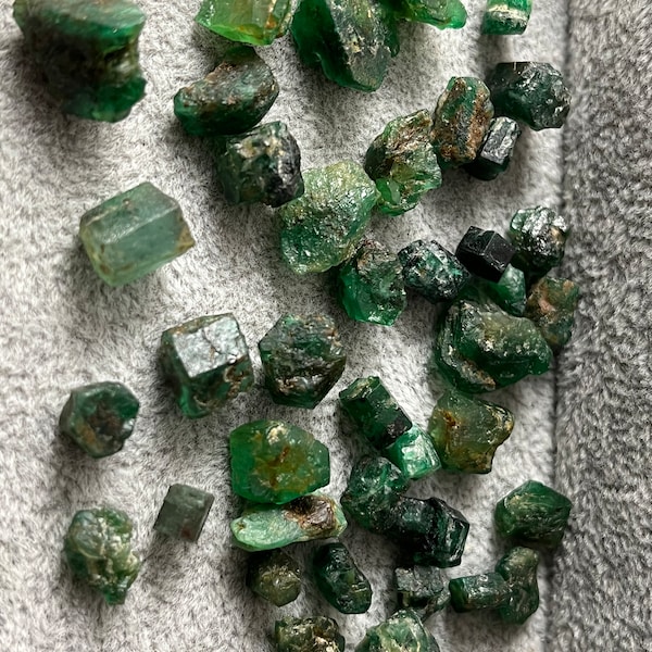 Emerald Gemstones 4-7 raw gems,10 ctw Natural roughs Swat Pakistan 10 carat weighed lot