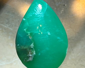 Chrysoprase tear drop 14.85 ctw stone gem grade Chrysoprase, Loose Cabochon - USA produced, Hand Made Jewelry ready. origin : Australia