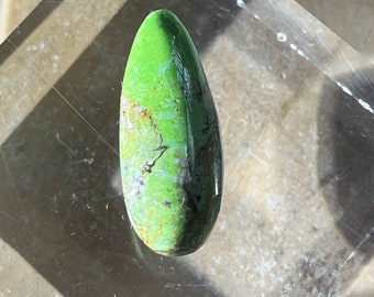 Gaspeite 22.20 ctw Cabochon Tear Drop Pear apple green USA produced- Origin Australia