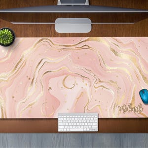 Roségold-Marmor-Schreibtischmatte, abstraktes kundenspezifisches Mousepad, Luxe-Bürodekor, flüssige Tastaturmatte, rosa Schreibtischzubehör