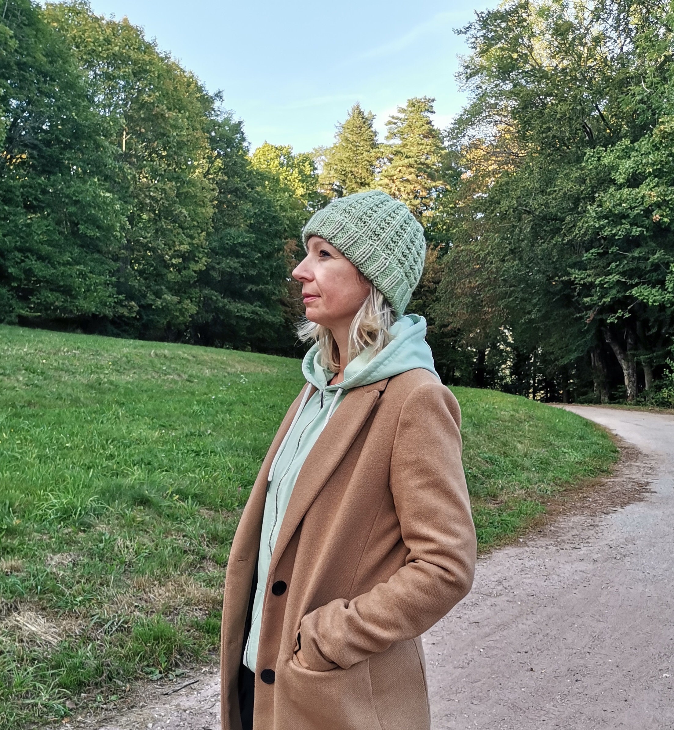 Alpaca and Wool Hat, Green, for Women, Hand Knitted  display picture 2