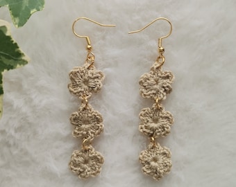 Handmade crochet earrings for women. Small beige flower earrings. Trendy earrings. Gift for her