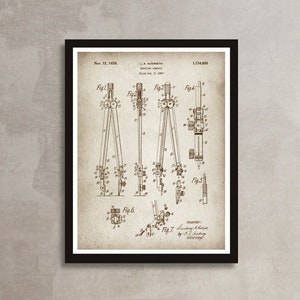 Pode incluir: Um desenho de patente vintage para um compasso de desenho. O desenho mostra o compasso em várias posições e inclui detalhes de sua construção. O número da patente é 1.734.858 e a data é 12 de novembro de 1929.