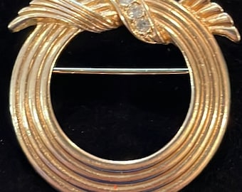 Vintage Estste Jewelry Signed Avon Brooch Pin Christmas Wreath Pin with Rhinestones Gift Hat Lapel Holiday Pin