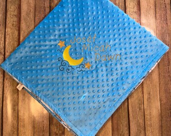 Blauw - babydeken met geborduurde wolkjes