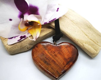Necklace with heart pendant