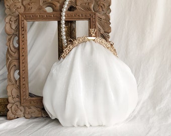 Vintage style wedding kiss lock handbag made from mesh material, golden floral frame, rhinestone clasp, perfect for a wedding!