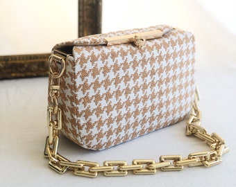 Orange Houndstooth purse kiss lock with fold over closure and large gold chain and cute shape!