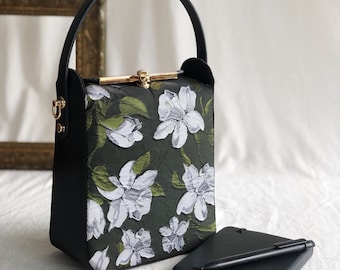 Vintage style box lock trendy bag with Leather handle with elegant Jacquard Magnolia pattern