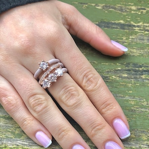 Rose Gold Ring Frauen, Cubic Zirkonia Stein, verstellbare Silikonband, Silikonring, Geschenkidee für Sie, Valentinstag Geschenk, Geschenkidee, Liebe