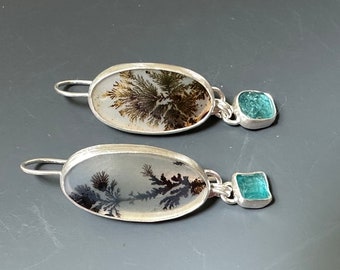 Boucles d'oreilles en agate dendritique et tourmaline.