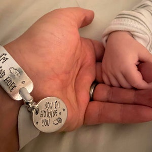 Cadeau bébé arc-en-ciel, grossesse après perte, charme de baby shower, bracelet d’affirmation, carte bébé arc-en-ciel, annonce de bébé arc-en-ciel, bracelet d’espoir