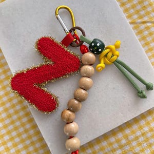 Dije de letra para bolso hecho a mano (4 unidades), color rojo - Dijes para saco de boxeo - Dije de letra roja - Accesorios para bolsos