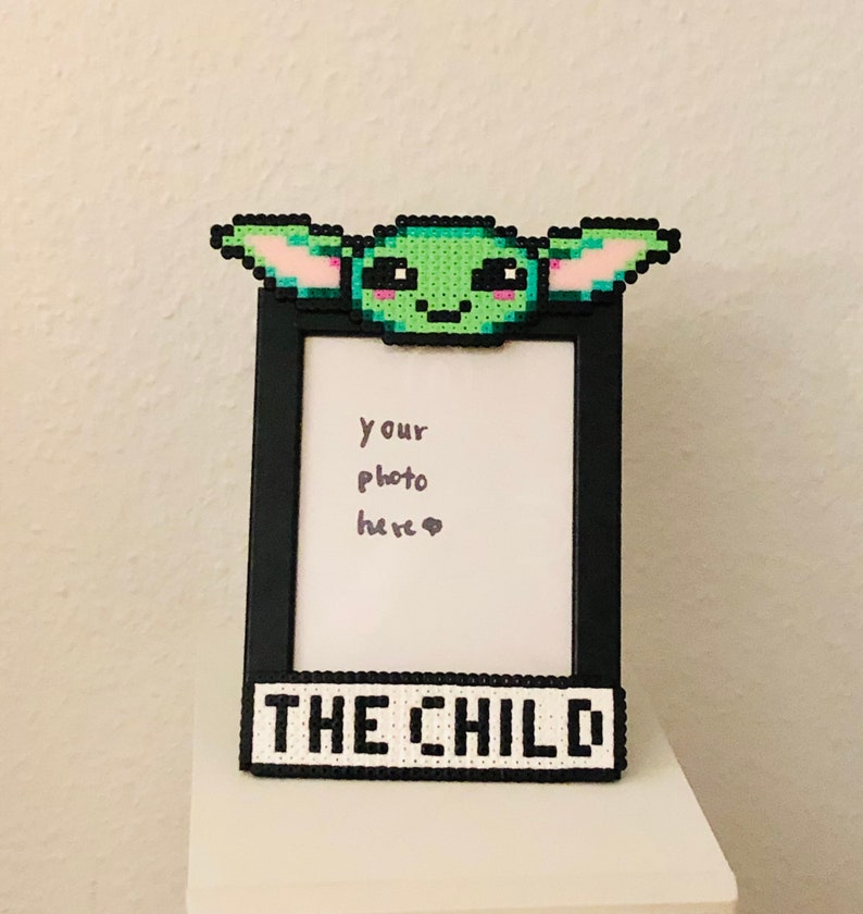 frame with baby Yoda Grogu by The Mandalorian from ironing beads Personalizable Star Wars The Child picture frame for children/'s photos