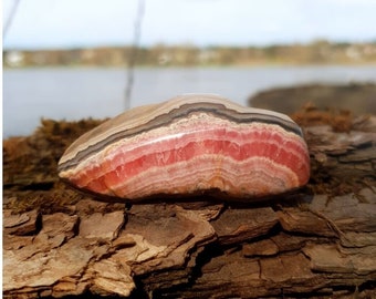Gemmy Argentinian rhodochrosite specimen