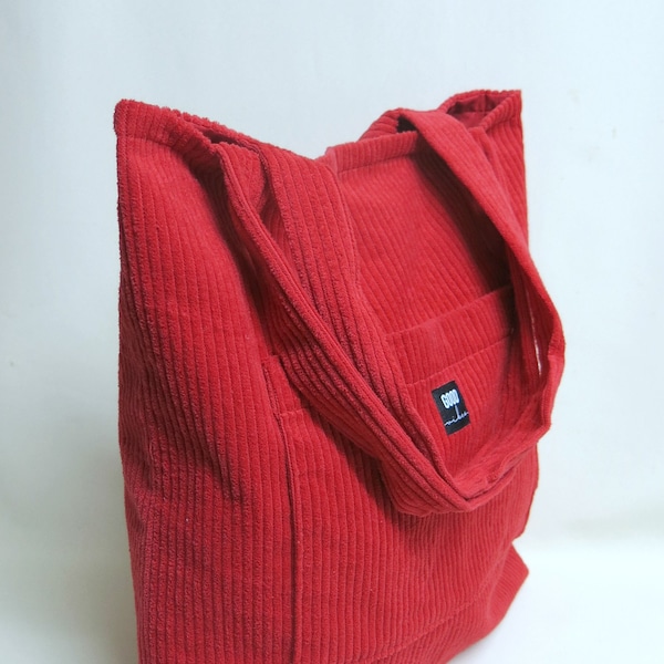 stylischer großer Shopper aus Cord mit Außentasche in rot
