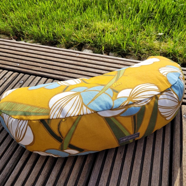 Half moon yoga cushion with flowers, meditation cushion with floral pattern, yoga, spelt husk, warm yellow, light blue