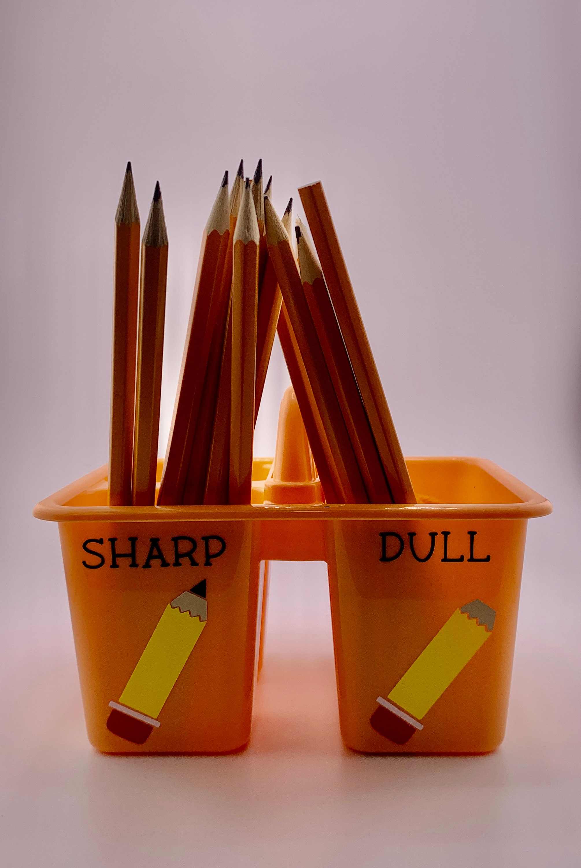  NYASAA Sharp-Dull Pencil Holder, Unique Pencil Shaped Pen  Holder, Funny Pencil Storage Organizer Pencil Container Dispenser, Cute  Pencil Pal Organizer For Classroom Teachers Desk Gifts (Yellow) : Office  Products