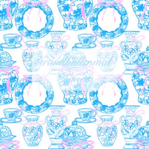 Puede incluir: Un patrón sin costuras que presenta jarrones, platos y tazas de porcelana azul y blanca con cintas rosas. El patrón está sobre un fondo blanco.