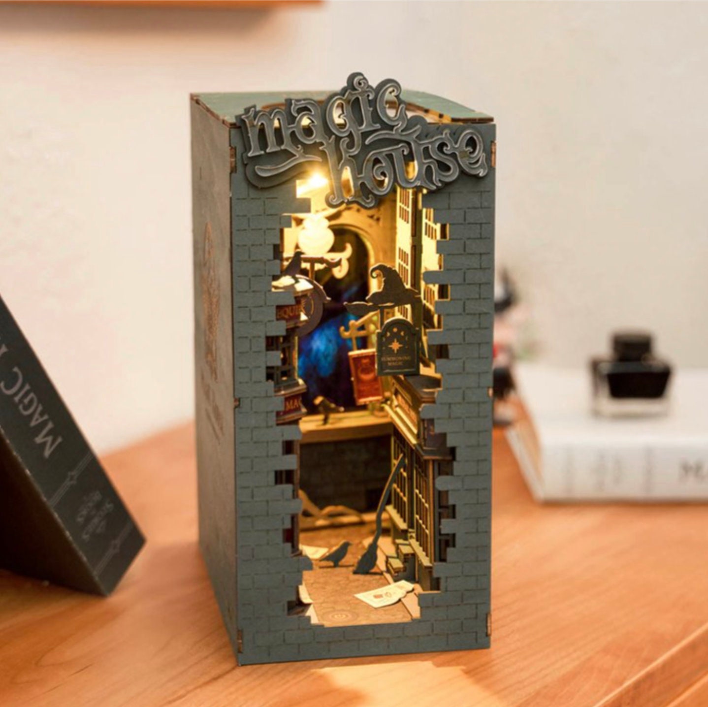  Rolife DIY Book Nook Kit-1:28 LED DIY Miniature House