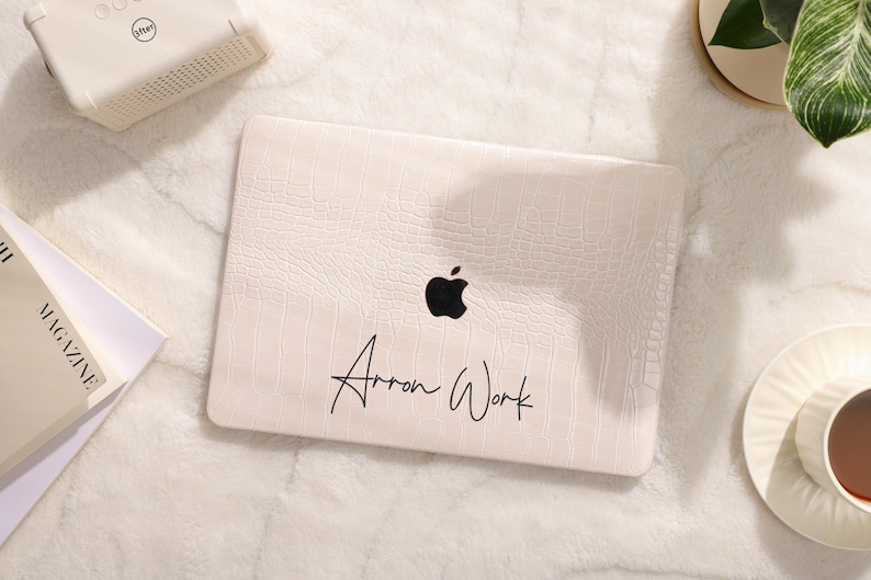 Almond Latte Crocodile Texture MacBook Case: Personalized Protective Leather image 3