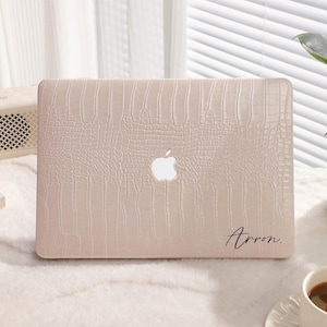 Almond Latte Crocodile Texture MacBook Case: Personalized Protective Leather image 2