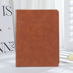 Étui pour iPad en cuir marron avec initiales personnalisées, pour iPad 8 9 10th Air 4 5 étui iPad Pro 2020 10,2 pouces 12,9 Pro 11 10,9 10,5