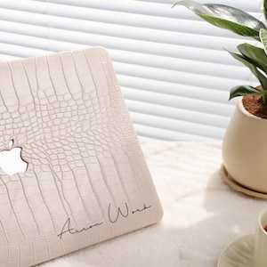 Almond Latte Crocodile Texture MacBook Case: Personalized Protective Leather image 5