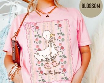 Auntie Goose Shirt, Comfort Colors® Shirt,Auntie Sweatshirt,New Aunt Gift,Pregnancy Announcement For Aunt, Silly Goose Tee, Gift for Aunts.