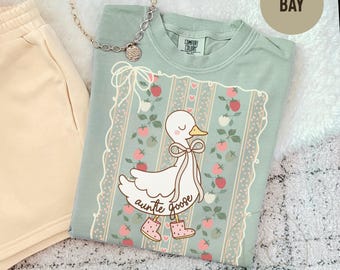 Auntie Goose Shirt, Comfort Colors® Shirt,Auntie Sweatshirt,New Aunt Gift,Pregnancy Announcement For Aunt, Silly Goose Tee, Gift for Aunts.