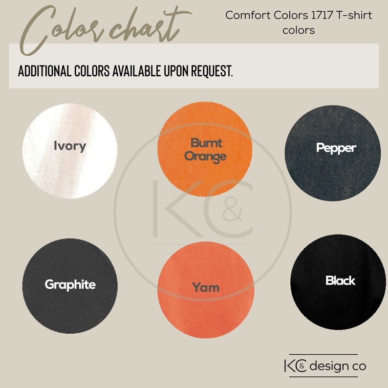 Może przedstawiać: Karta kolor&oacute;w dla koszulek Comfort Colors 1717. Obraz przedstawia paletę kolor&oacute;w z kości słoniowej, spalonej pomarańczy, pieprzu, grafitu, pochrzynu i czerni. Tekst brzmi "Dodatkowe kolory dostępne na życzenie."