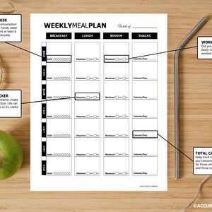 Puede incluir: Un planificador de comidas semanal imprimible en blanco y negro con secciones para el desayuno, el almuerzo, la cena, los refrigerios, el seguimiento del agua, el seguimiento de las vitaminas, el seguimiento del entrenamiento y las calor&iacute;as totales. El planificador incluye un espacio para escribir el n&uacute;mero de la semana.