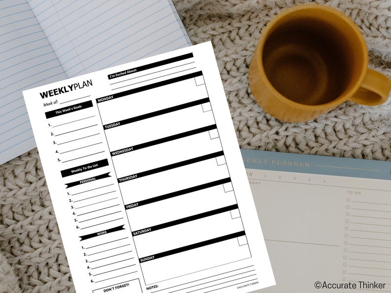 Puede incluir: Un planificador semanal imprimible en blanco y negro con secciones para "Objetivos de esta semana", "Lista de tareas semanales", "Personal", "Trabajo", "No olvides" y "Notas".