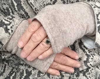 Havermout Kasjmier Zijden Vingerloze Handschoenen/Polswarmers van upcycled knitwear