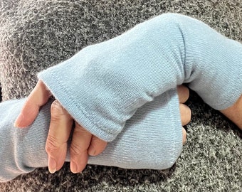 Cornflower Blue Cashmere Fingerless Gloves/Wrist warmers, preloved knitwear