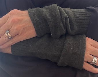 Grands gants sans doigts en laine vert foncé pour hommes/ pulls upcyclés, pré-aimés, faits à la main, vert chasseur..